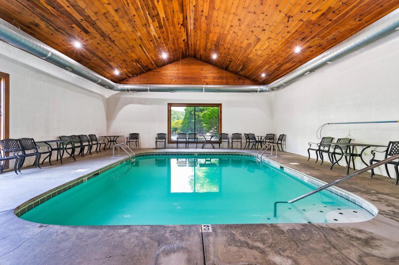 סביירוויל Summer Sale! Pool, Sauna, View, Hottub, Game מראה חיצוני תמונה