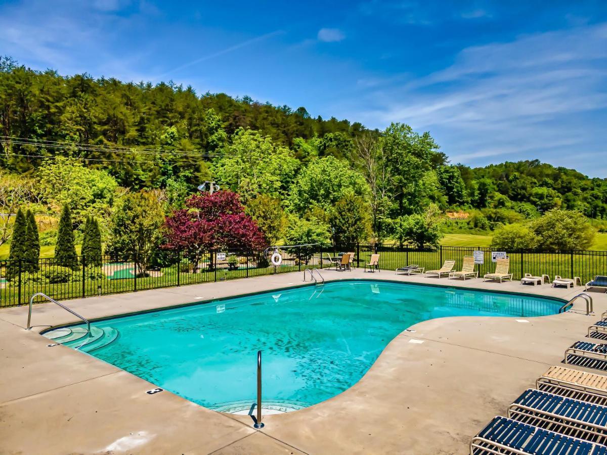 סביירוויל Summer Sale! Pool, Sauna, View, Hottub, Game מראה חיצוני תמונה
