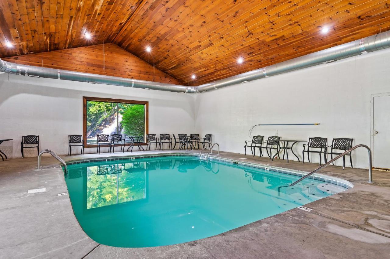 סביירוויל Summer Sale! Pool, Sauna, View, Hottub, Game מראה חיצוני תמונה